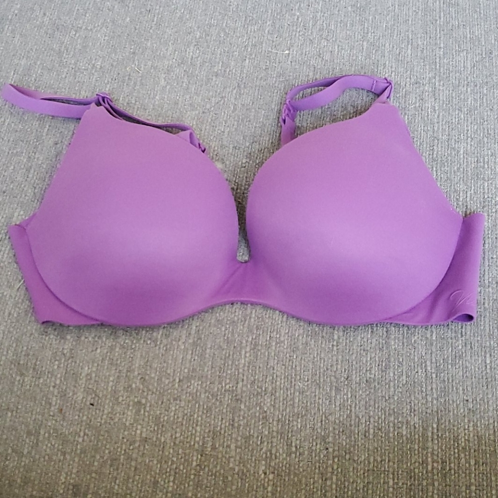 Victoria's Secret Incredible Bra NWOT 32B